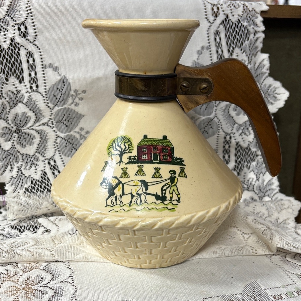 Vintage Metlox Poppytrail Homestead Carafe